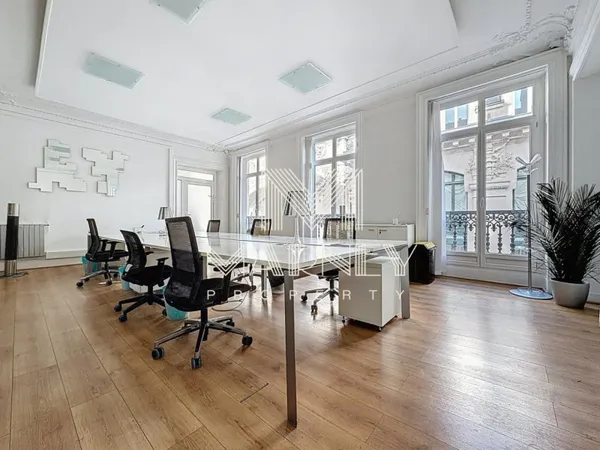 PARIS 9EME en ETAGE ELEVE - 7 PIECES