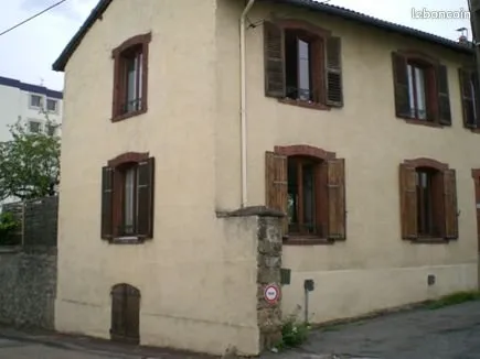Maison et petit immeuble