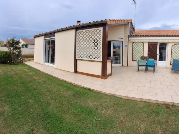 Maison de plain pied à ventre au coeur de Magné - Proche commerce et école