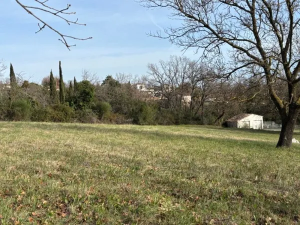 Terrain 407 m²