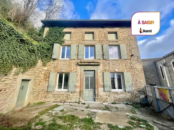 10 MIN ST DONAT - MAISON EN PIERRE AVEC COUR EXTERIEURE AU C