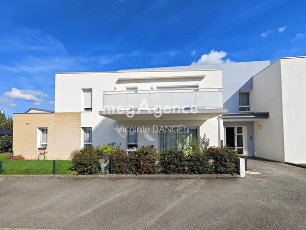 T3 récent avec garage et terrasse/ balcon