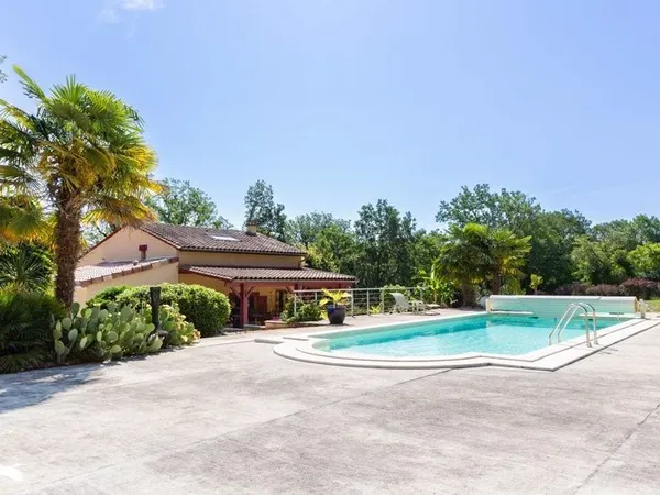 Maison 10 pièces 275 m²