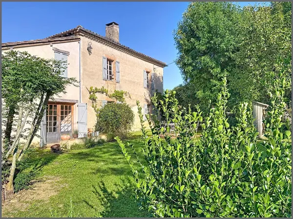 Propriété de type T9 - Parcelle pour animaux, maraîchage ou plantations