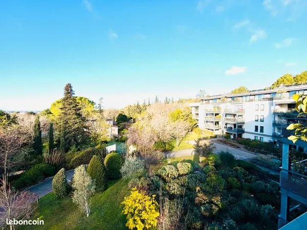 Dernier étage Appartement T4 avec Terrasse et Box