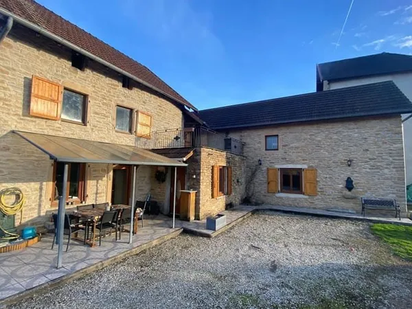 Maison 5 pièces 260 m²