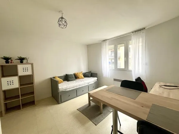 STUDIO MEUBLE PROCHE CENTRE JAUDE