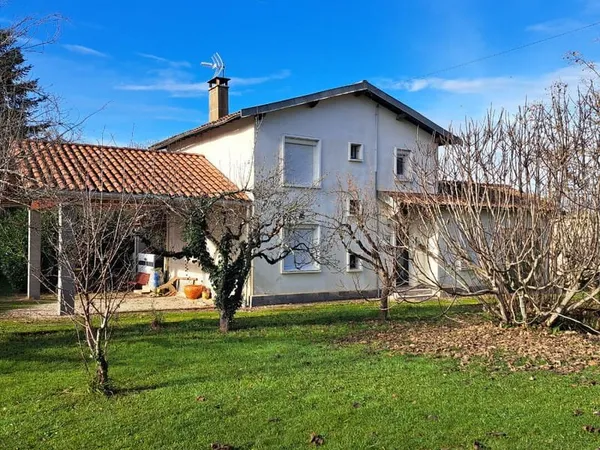 A VENDRE MAISON / 3 CHAMBRES / 2 BUREAUX / DEPENDANCE / GRAND JARDIN