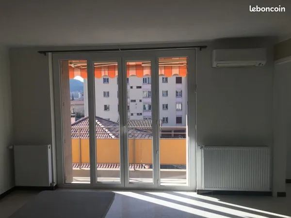 Appartement vide T3 / T4