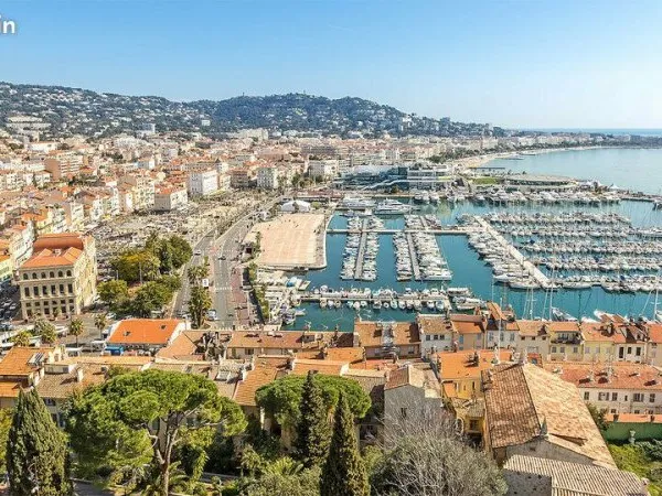 LOCAL COMMERCIAL 134 m² CANNES