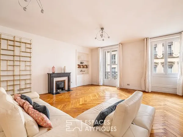 Appartement de caractère en étage élevé avec ascenseur quartier Grôlée