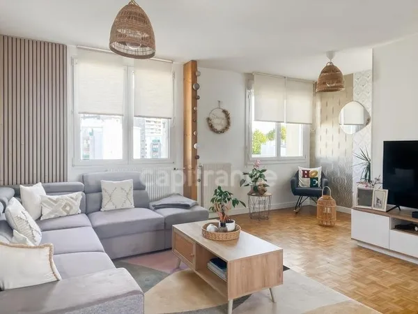 Appartement T3 de 84 m² - Décoration soignée - Lumineux - Proche capucin - Balcon