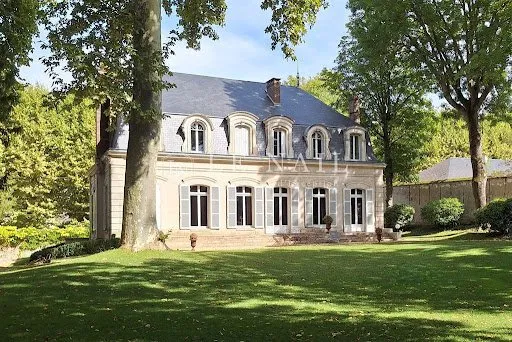 Maison 10 pièces 320 m²