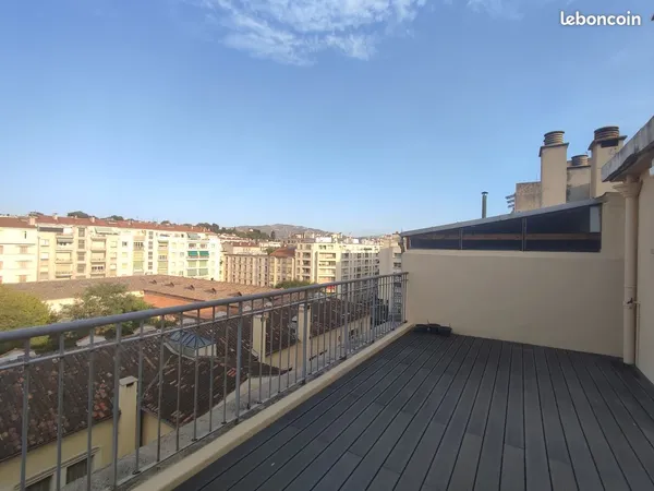 T2 dernier étage avec terrasse - Rue Saint-François de Sales 13004