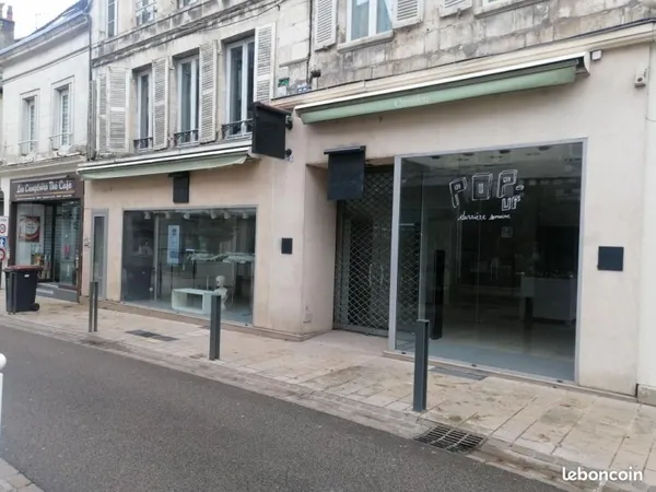 Local commercial 284 m²