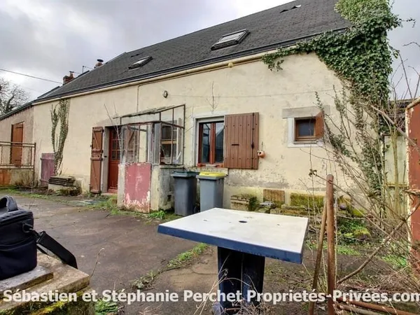 Maison à rénover 3 chambres sur 582 m2 de terrain