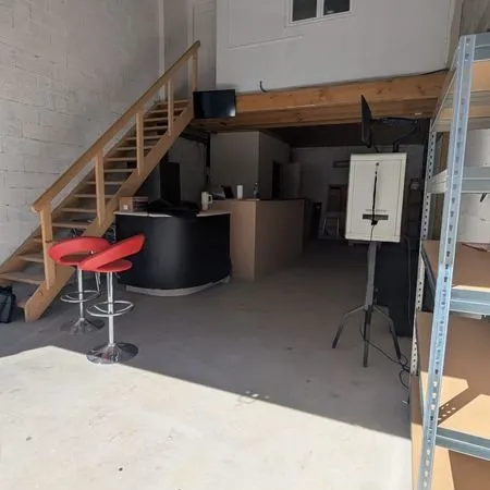 Local / entrepôt 85m² + mezzanine - accès utilitaire - Narbonne