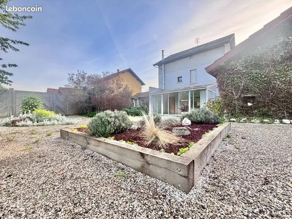 🏡 Maison de caractère avec parc arboré aux Abrets-en-Dauphiné - Située dans un environnement calme e