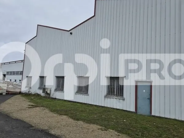 Local d'activité 800 m²