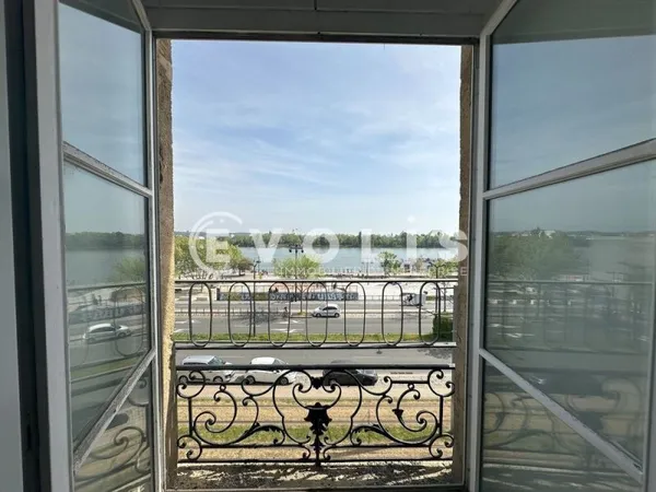 Locaux commerciaux - A LOUER - 3 685 m² divisibles à partir de 130 m²