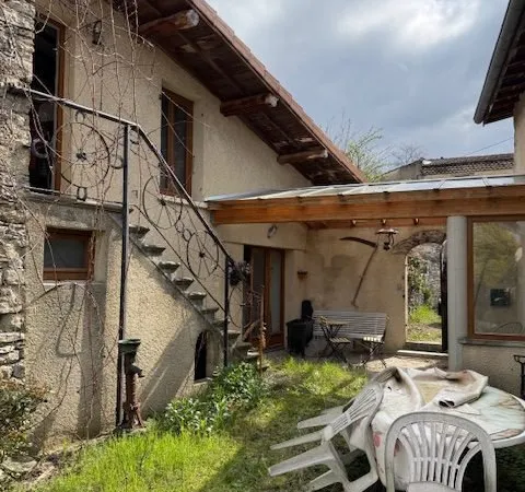 Maison en pierre au pied du vercors