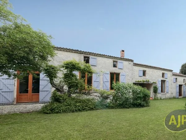 Longère de 160m2 de surface habitable sur 1240m2 de terrain !