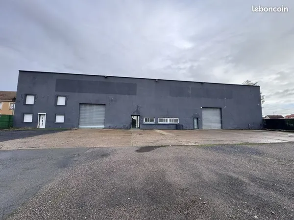 Entrepôt 600 m² Persan