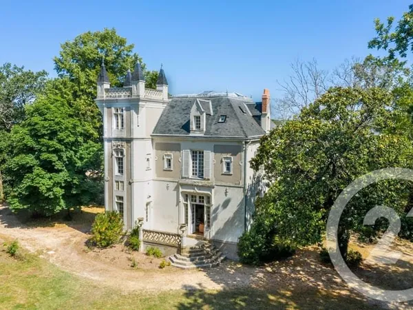 Maison 10 pièces 260 m²