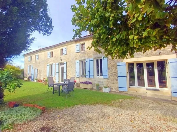 Maison Charentaise de 4 chambres et piscine
