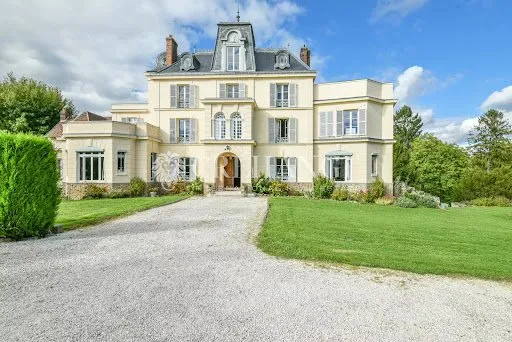 Maison 23 pièces 700 m²