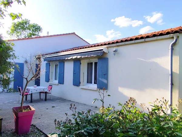 Maison 155 m², piscine, vie de plain pied au calme