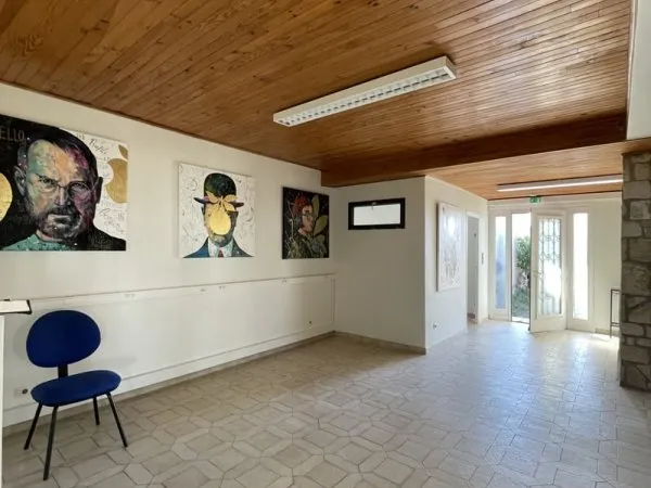 Z.I. l'Armailler bureaux 14m2 et jardin commun
