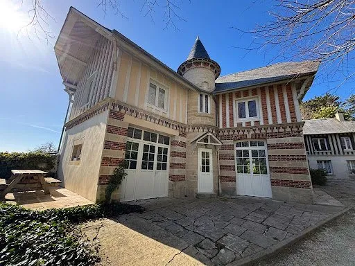 Maison 9 pièces 241 m²