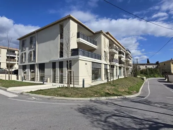 Vente murs commerciaux avec deux parkings Le Beausset
