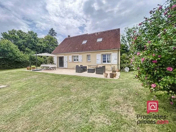 Maison avec piscine et vue dégagée au coeur du Perche 136 m2 4 chambres
