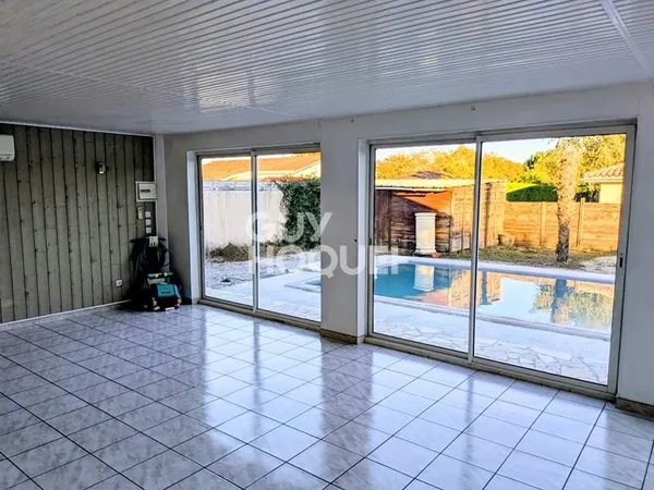 Maison familiale lumineuse avec jardin et piscine ? Environnement calme