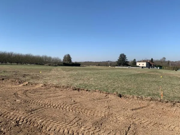 Terrain constructible de 532 m² - Saint-Romans