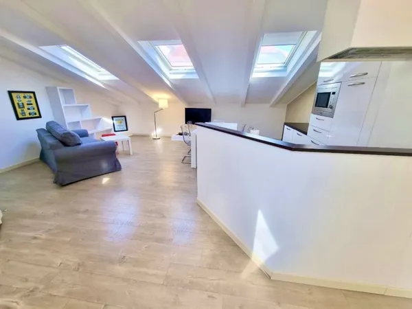 CANNES CENTRE BANANE T3 DE 97M2 SUD