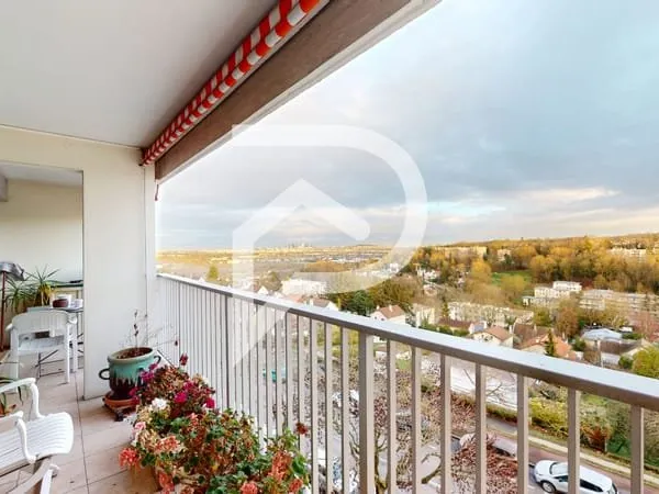 Marly-le-Roi - grand 5 pièces avec séjour double, 3 chambres, cuisine dinatoire, terrasse de 12m2 - 