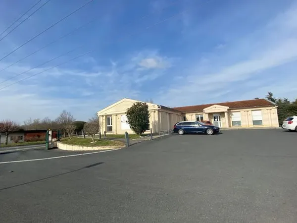 Bureau et espace de travail Location Castres   1750€