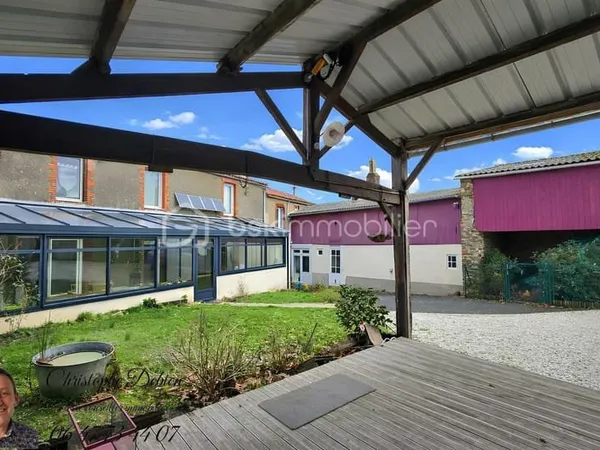 PAVILLON FAMILIAL 221 M² - 6 CHAMBRES - JARDIN CLOS & DÉPENDANCES - CENTRE DE CHAVAGNES-EN-PAILLERS