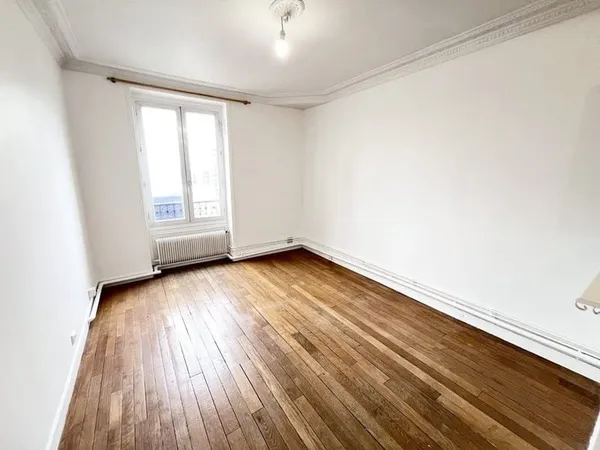 Appartement 2 pièces non meublé proche de la mairie de Clichy