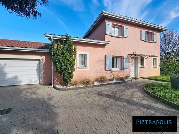 Irigny - Élégante maison de 155 m2 - Garage - Terrain paysag