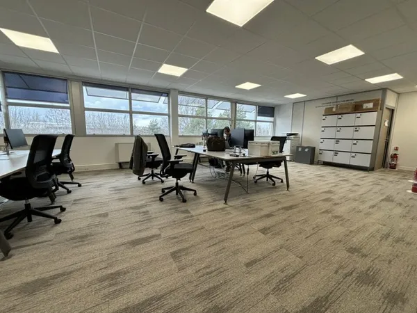 Local professionnel 168 m²