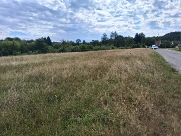 Terrain 886 m²