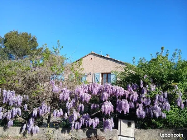 Villa de 97 m2 environ + dépendances