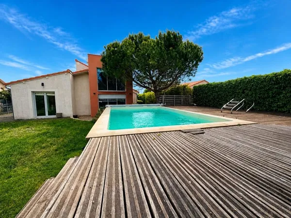 Maison familiale avec piscine