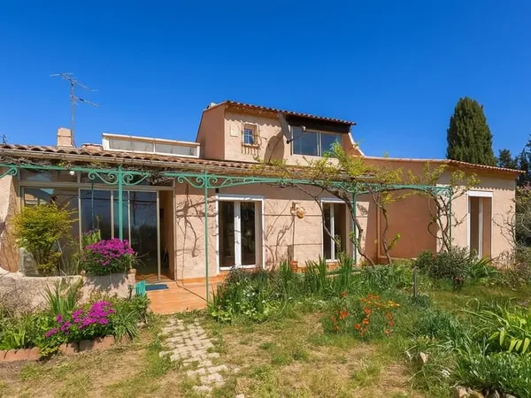 Villa Cuers 5 pièce(s) 128m2+ dépendance de 20m²