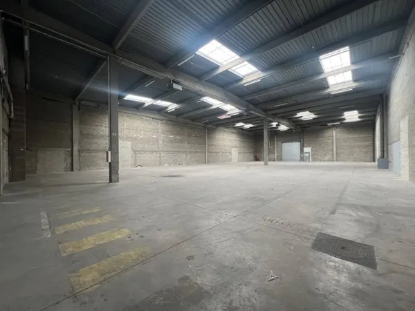 Entrepôt 1340 m²