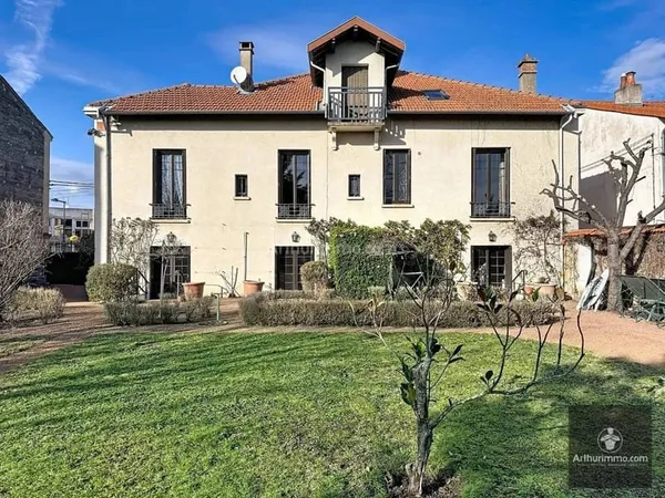 Maison 9 pièces 220 m²